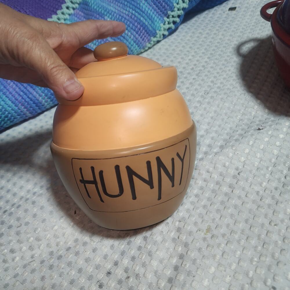 DISNEY WATCH COLLECTORS CLUB SERIES IV HUNNY POT CERAMIC LIDDED JAR